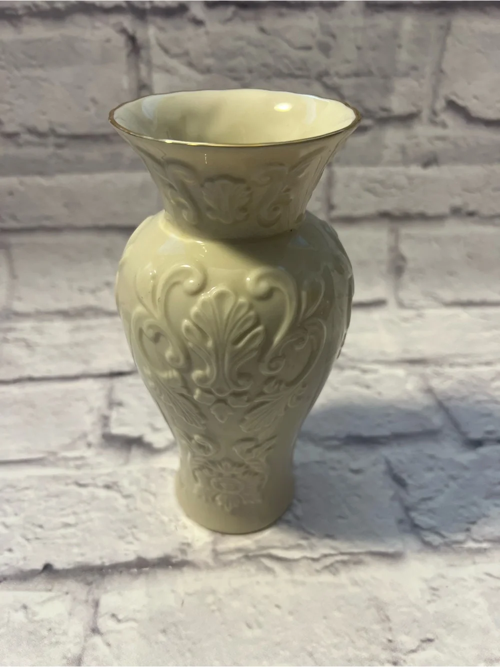 Vintage Lenox Georgian Collection Ivory Vase with 24K gold trim